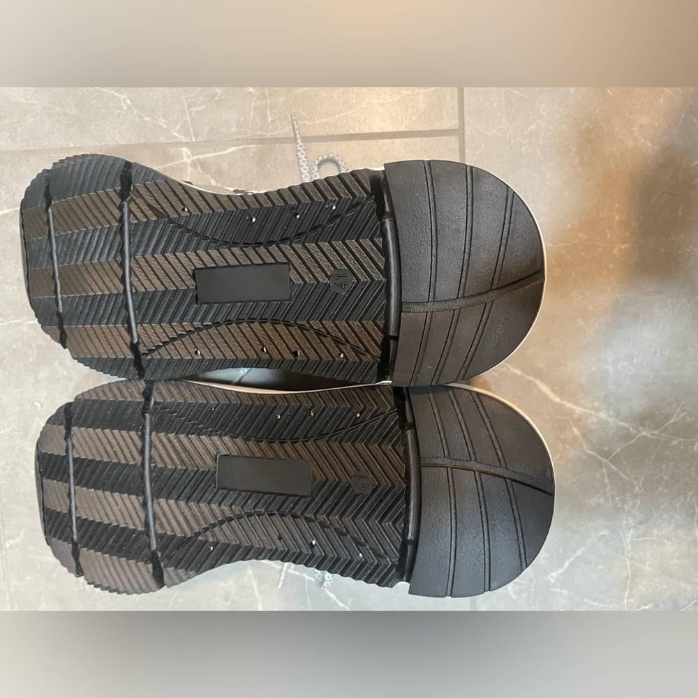 Vaddia Portuguese Shoes in Black and White Houndstooth Herringbone Print - Picture 6 of 9